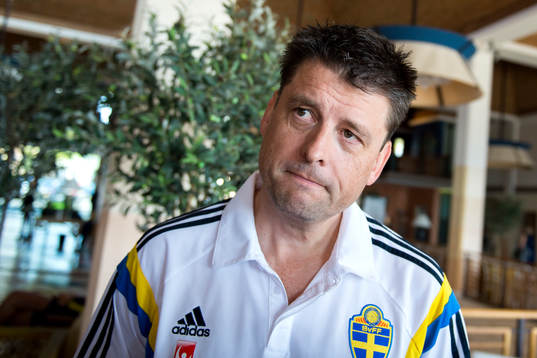 Sveriges läkare Mats Börjesson blir intervjuad