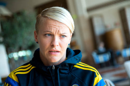 Sveriges Nilla Fischer blir intervjuad