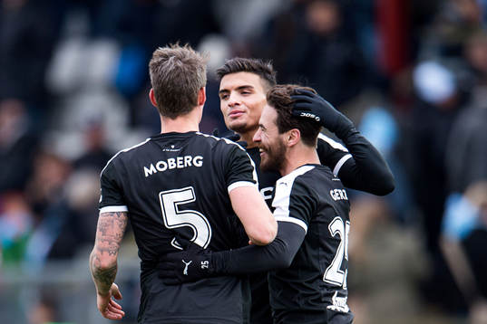 Örebros Erik Moberg , Nordin Gerzic och Ahmed Yasin jublar