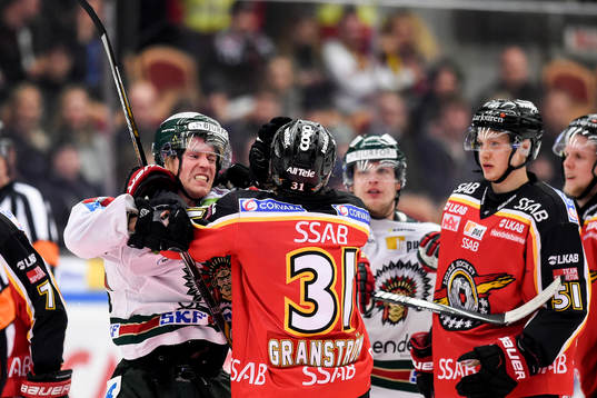 Frölundas Mathis Olimb och Luleås Jonathan Granström i