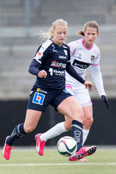 Linköpings Stina Blackstenius jagas av Rosengårds Line