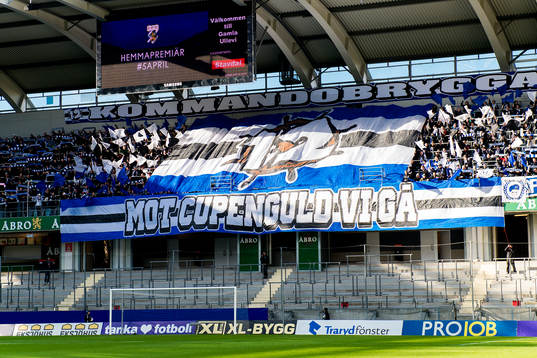 IFK Göteborgs tifo innan semifinalen i Svenska Cupen mellan IFK Göteborg och Häcken den 21 mars 2015 i Göteborg.