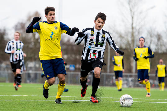 Ängelholms Zeyn S-Latef och Landskronas Alexander Hyllander Gull