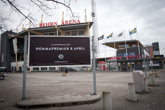 Behrn Arenas exteriör en timma innan fotbollsmatchen i