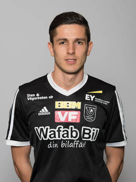 Valon Gashi poserar för ett porträtt den 22 mars 2015 i Karlstad