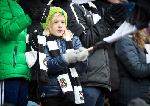 Jubel hos ung Örebrosupporter