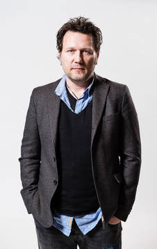 Per Blohm poserar för ett porträtt