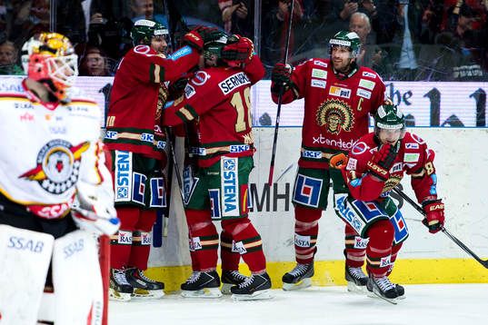 Frölundas Ryan Lasch har gjort 1-0 och Frölunda jublar