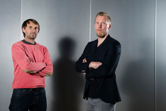 Syrianskas tränare Nemanja Miljanovic och Assyriskas tränare Fredrik Samuelsson poserar för ett porträtt