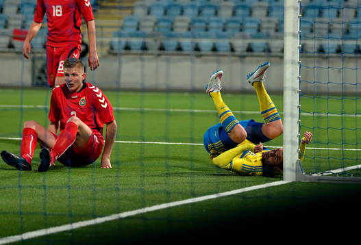Matchens båda målgörare Litauens Benas Spietinis och Sveriges Valmir Berisha