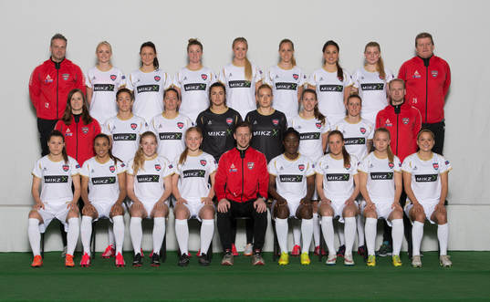  Tomas Håkansson (Mv.Tränare), Emma Pennsäter, Malin Gunnarsson, Kirsten van de Ven, Amanda Ilestedt, Line Röddik Hansen, Sara Björk Gunnarsdottir, Sofia Hagman, Trond Vefald (Materialare). Mellersta raden från vänster: Johanna Sjögren (Fystränare), Therese Sjögran, Lina Nilsson, Zecira Musovic, Kathrin Längert, Emma Berglund, Anja Mittag, Daniel Nilsson (Ass.Tränare) Nedre raden från vänster: Ramona Bachmann, Marta Vieira da Silva, Erica Ekelund, Ebba Wieder, Markus Tilly (Tränare), Anita Asante, Hanna Persson, Nathalie Persson, Alexandra Riley