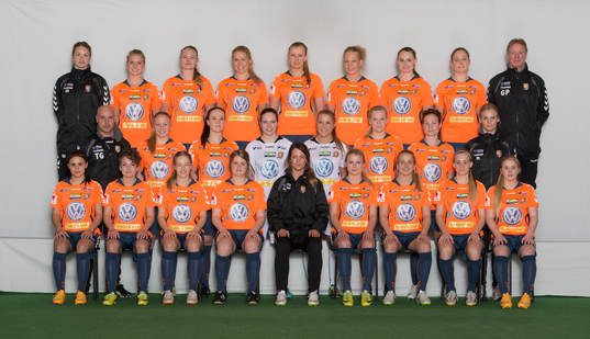  Stina Segerström,Simone Nordström,Julia Strahl,Mimmi Asperot,Emelie Liljered,Leena Puranen,Lina Gerhardsson,Karin Lundin,Glenn Persson. Mellersta raden från vänster: Thomas Garnold,Anna Larsson,Elin Svenberg,Jennie Svärd-Husu,Johanna Jostedahl,Josefine Rybrink,Lina Reinl,Petra Lundquist, Nedre raden från vänster: Amna Lihovic,Elin Nilsen,Linnea Bjöörn,Maria Johansson,Johanna Almgren,Ellen Persson,Kristin Svensson,Amanda Svensson,Ida Strömblad.