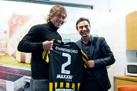 Diego Lugano och Johan Lind
