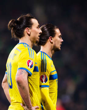 Sveriges Zlatan Ibrahimovic och Erik Johansson