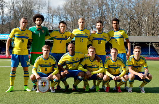 Sveriges startelva med Gustav Engvall, Sixten Mohlin, Sebastian Ramhorn, Gentrik Citaku, Erdal Rakip, Noah Sonko Sundberg samt Elias Andersson, Carlos Strandberg, Joel Andersson, Viktor Nordin och Linus Wahlqvistunder fotbollsmatchen i EM-kvalet för P19 mellan Sverige och Belgien den 28 mars 2015 i Åtvidaberg.
