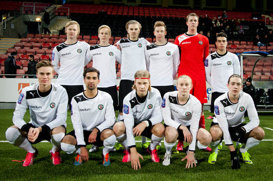 Lagbild på Örebro U19 fr.v. stående, William Gunnarsson, Mickael Löön, Oskar Ålgars, Jonathan Lundberg, Karl Westdahl, Michel Hernandez fr.v. sittande. Carl Ekstrand-Hamren, Lukman Murad, Albin Öberg, Felix Möller, Andreas Klingström,