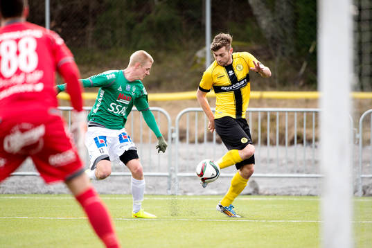 IK Frej Täbys Christophe Lallet oroar framför IK Brages målvakt Peter Rosendahl