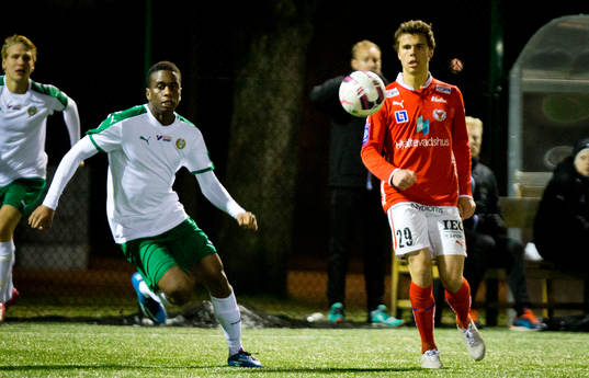 Hammarby U19 (vitt) mot Herman Hallberg, Kalmar U19 (rött)