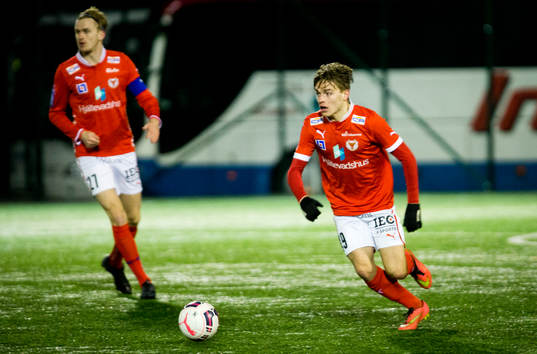 Hammarby U19 (vitt) mot Kalmar U19 (rött)