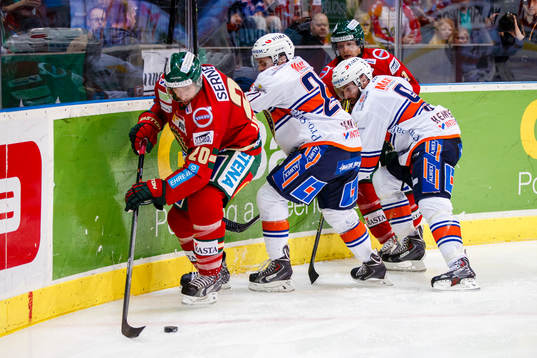Frölundas Joel Lundqvist med pucken
