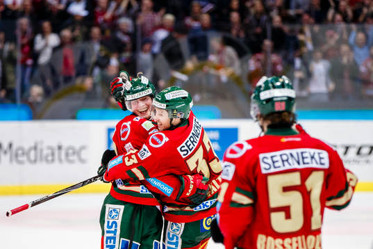 Frölundas Artturi Lehkonen och Elias Fälth jublar