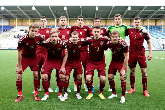 Rysslands laguppställning (från vänstra bakre raden) med Aleksandr Likhachev, Maksim Starkov, Ramil Sheidaev, Dzhamaktin Khodzhaniiazov, Maxim Rudakov, Aleksei Gasilin och (främre raden från vänster) Igor Bezdenezhnykh, Dmitriy Barinov, Denis Yakuba, Alexander Golovin och Alexander Zuev