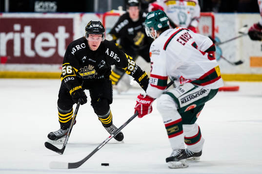 s Dennis Nordström täcker skott från Tingsryds Niklas