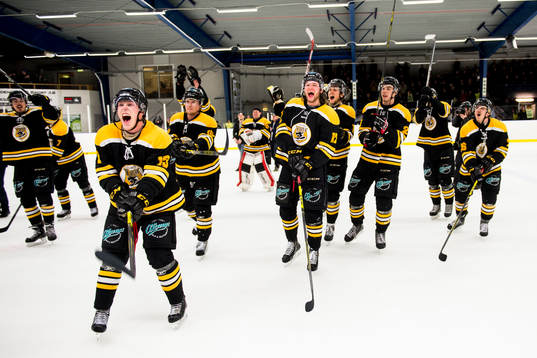 Panterns Kalle Östman och Robin Dahse jublar