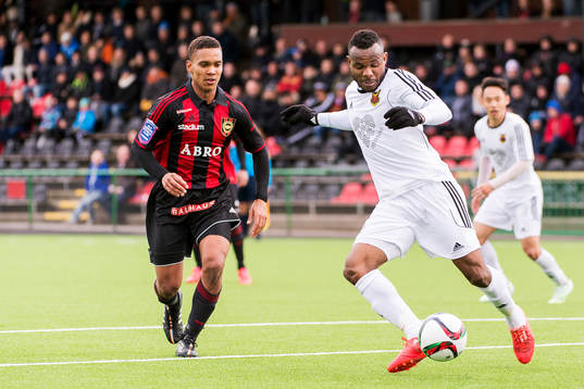 Brommapojkarnas Seth Hellberg och Östersunds Michael Junior Omoh