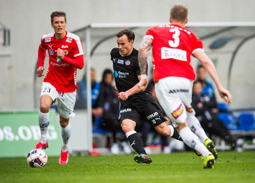 Kalmars Viktor Elm (v) och Kalmars Marcus Nilsson (h) med Helsingborgs Anton Wede