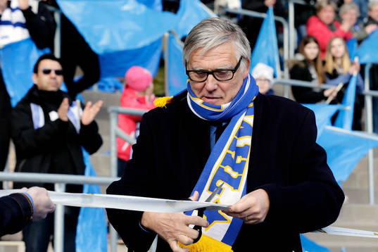Thomas Nordahl invigningstalar till den nya läktaren på Nya Idrottsparken