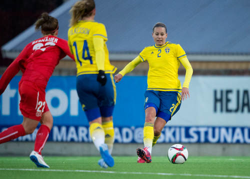  Sveriges Charlotte Rohlin gjorde debut i backlinjen