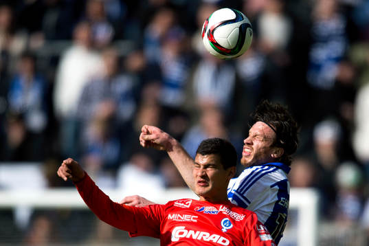 Åtvidabergs Mauricio Albornoz i nickduell med IFK Göteborgs Gustav Svensson