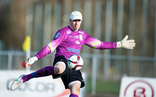Assyriskas målvakt Robin Malmqvist i matchen i Superettan mellan Ängelholm och Assyriska i Ängelholm 5 april 2015.