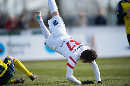 Assyriskas Christer Yousef i matchen i Superettan mellan Ängelholm och Assyriska i Ängelholm 5 april 2015.