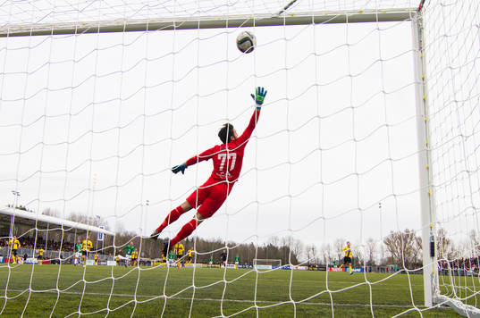 IK Frej Täbys målvakt Marko Atanackovic släpper in 0-1 på skott av Jönköpings Södras Ronny Sabo