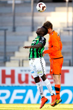 Gais Emil Eliasson i nickduell med Varbergs Robin Tranberg