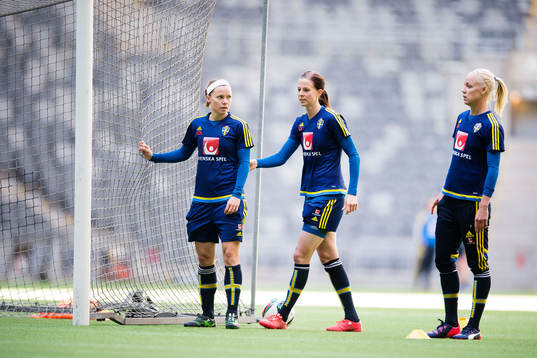 Sveriges Sara Thunebro, Lotta Schelin och Caroline Seger