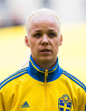 Sveriges Caroline Seger innan fotbollslandskampen mellan Sverige och Danmark den 8 april 2015 i Stockholm. 