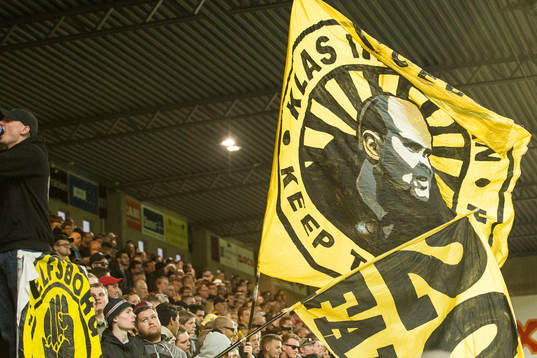 Flagga med Klas Ingesson hyllning 