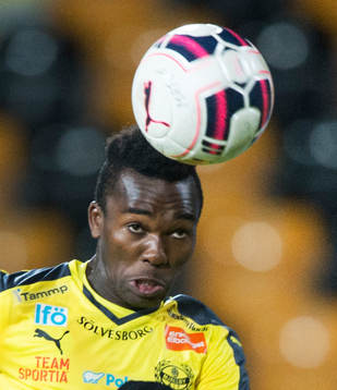 Mjällbys Lumala Abdu  i matchen i Superettan mellan