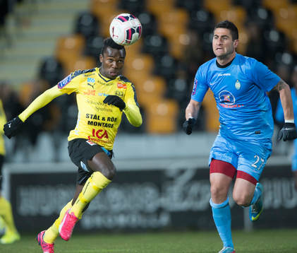 Mjällbys Lumala Abdu  i matchen i Superettan mellan