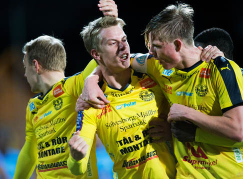 Mjällbys Hampus Bergdahl har kvitterat till 1-1 och