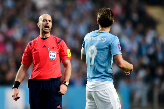 Stefan Johannesson, domare och Malmö FFs Markus Rosenberg