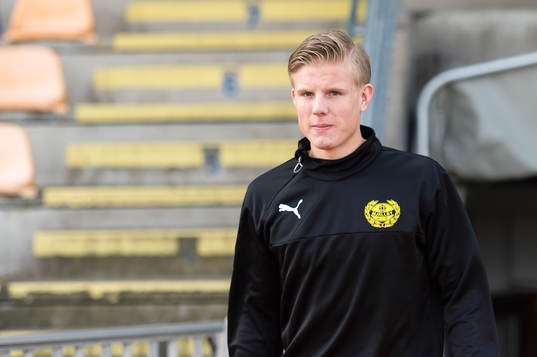 Mjällbys Eric Björkander före fotbollsmatchen i Superettan mellan Varberg och Mjällby den 11 april 2015 i Varberg.
