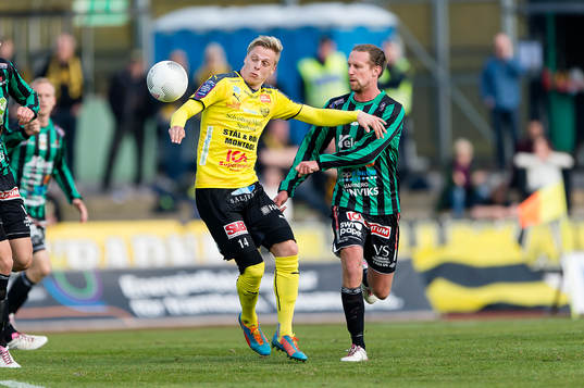 Mjällbys Mattias Håkansson och Varbergs Thommie Persson
