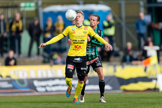 Mjällbys Mattias Håkansson och Varbergs Thommie Persson