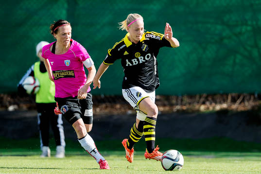 Göteborgs Marlene Sjöberg och AIKs Sara Storck