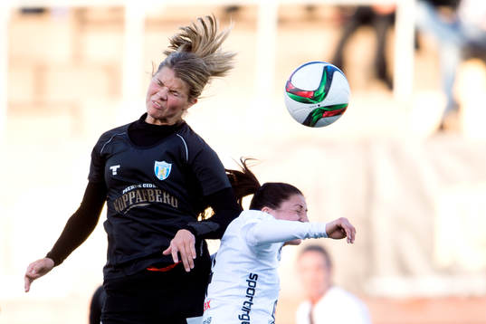 Göteborgs Andrine Hegerberg i nickduell med Piteås