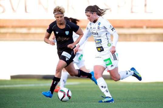 +Göteborgs Lisa Ek jagas Piteås Pauline Hammarlund